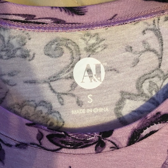 A&I - Beautiful soft & comfortable floral tunic - Picture 2 of 5